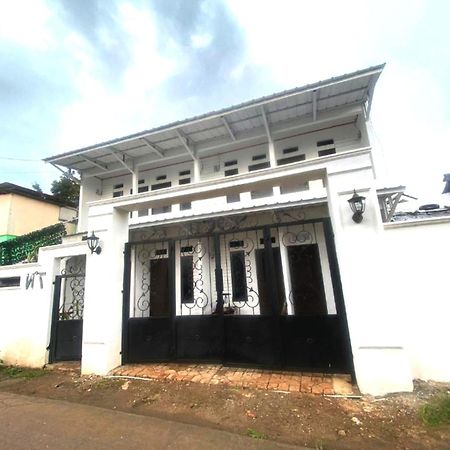 Express O 92147 Nia Residence Depok Exterior foto